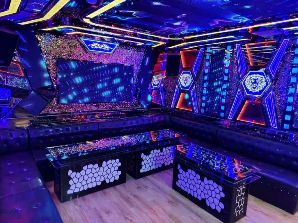 벤츠 가라오케 (다낭 팜반동)